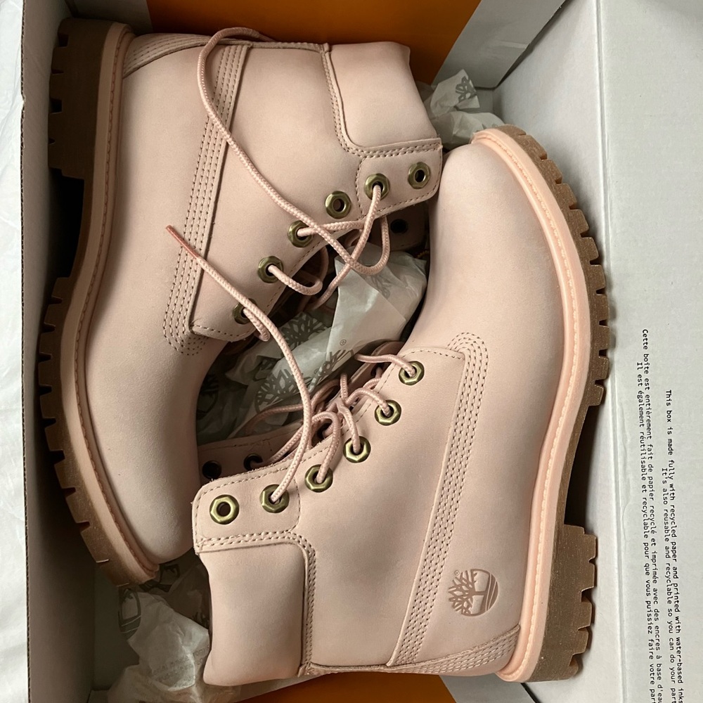 Women’s Timberland 6 inch light pink boots (size 7)